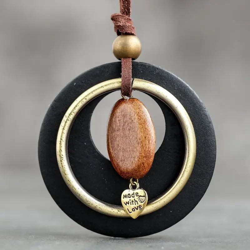 Collier pendentif bois bijou femme fève style bohème rustique moderne élégant vintage cadeau anniversaire mariage écologique durable - lebois-eco.com