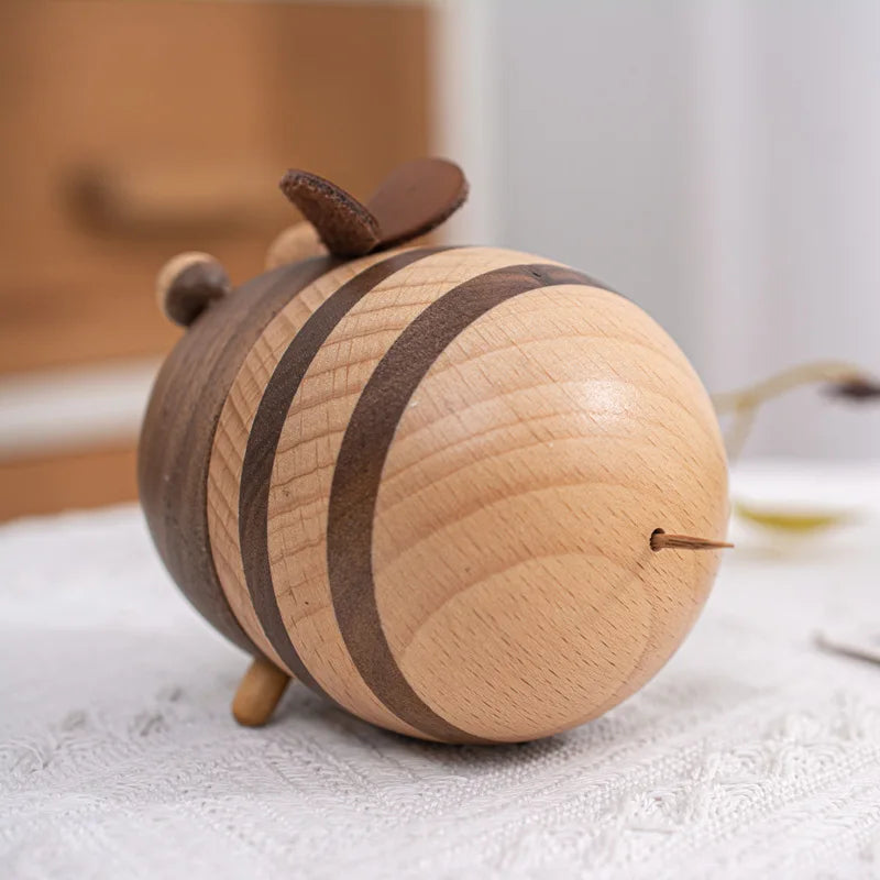 Distributeur porte cure-dents bois forme abeille décoration art fait main table maison cuisine apéritif repas dîner écologique durable - lebois-eco.com