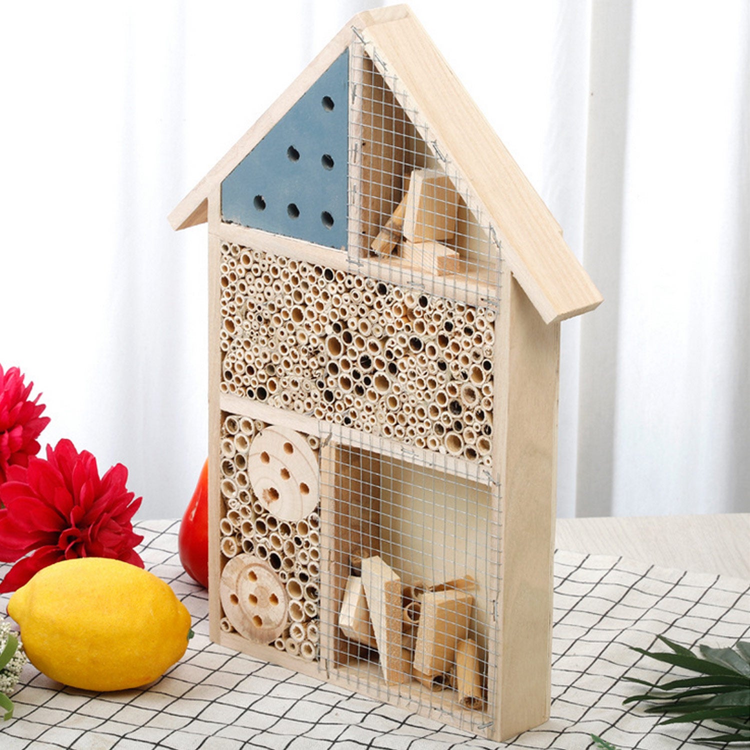 Hôtel maison abri insecte abeilles bois naturel nid reproduction jardin balcon printemps décoration papillon coccinelle écologie environnement renouvelable responsable - lebois-eco.com