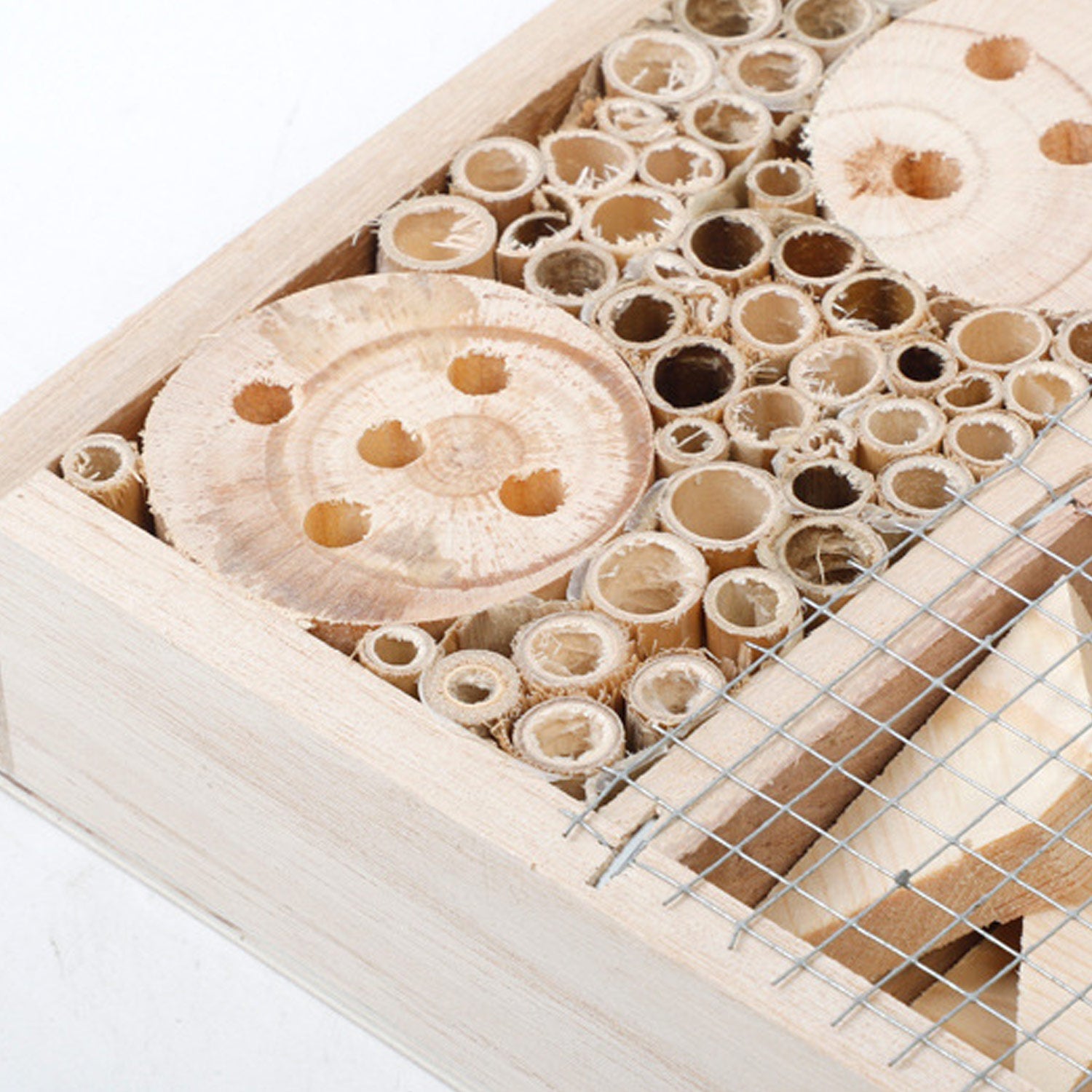 Hôtel maison abri insecte abeilles bois naturel nid reproduction jardin balcon printemps décoration papillon coccinelle écologie environnement renouvelable responsable - lebois-eco.com