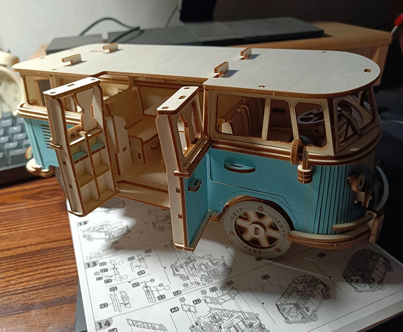 Maquette modélisme bois camping car van Volkswagen jouet do it yourself assemblage construction fait main cadeau noël enfant adolescent adulte durable écologique - lebois-eco.com