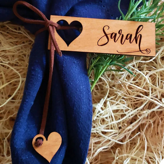 Marque-place porte-nom serviette bois coeur personnalisable logo prénom nom évènements réceptions mariages anniversaires fêtes durable - lebois-eco.com