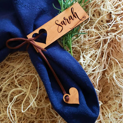 Marque-place porte-nom serviette bois coeur personnalisable logo prénom nom évènements réceptions mariages anniversaires fêtes durable - lebois-eco.com