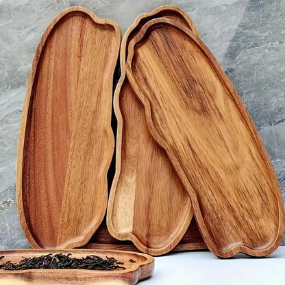 Ensemble de plateaux de service en bois d'acacia naturel disponibles en deux dimensions, au design inspiré du style japonais.