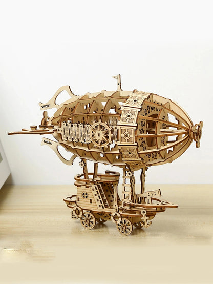 Maquette dirigeable en bois assemblée