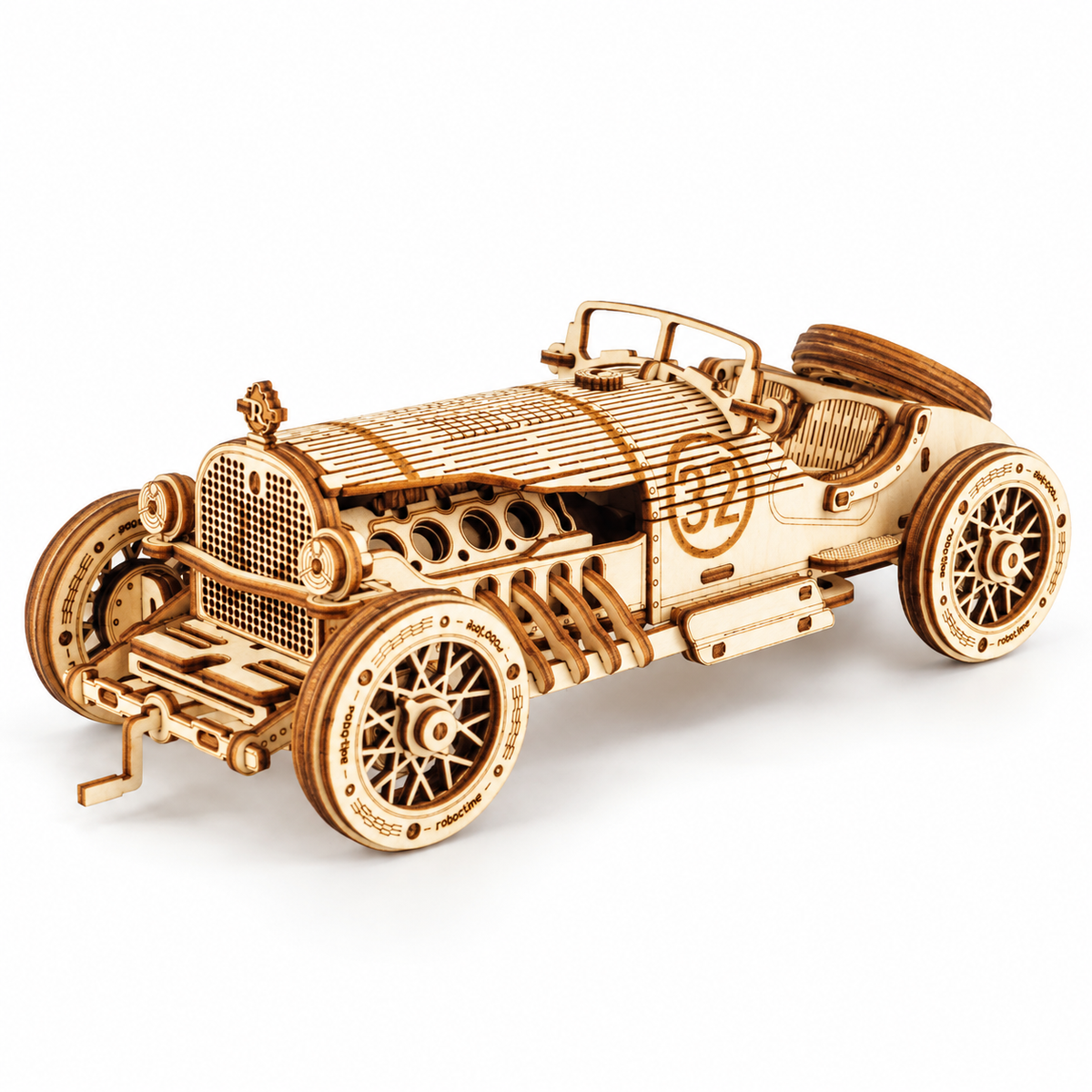 Maquette de voiture de course rétro en bois avec moteur apparent, roues à rayons et carrosserie détaillée