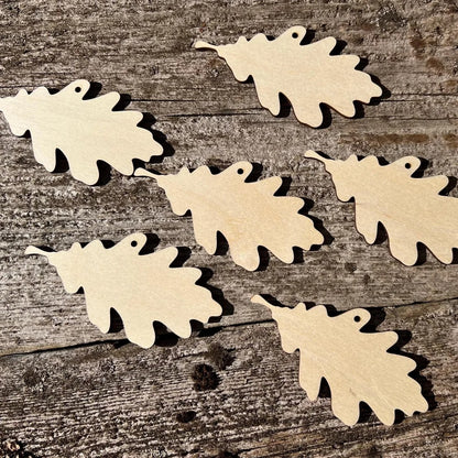 Marque-place invité en bois gravé au laser en forme de feuille avec prénom pour table de mariage