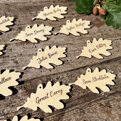 Marque-place en bois personnalisé avec prénom et date pour mariage décoration de table