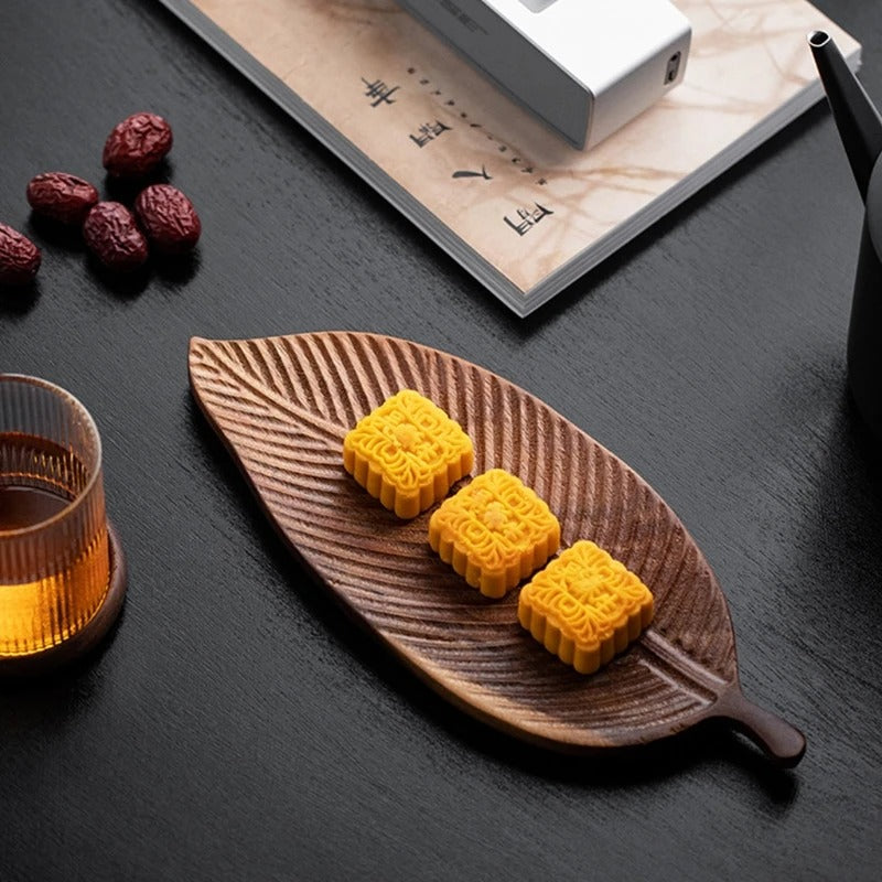 Plateau de présentation japonais en bois forme feuille