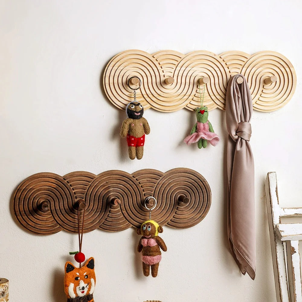 Porte-manteau mural en bois à cinq crochets décoratifs