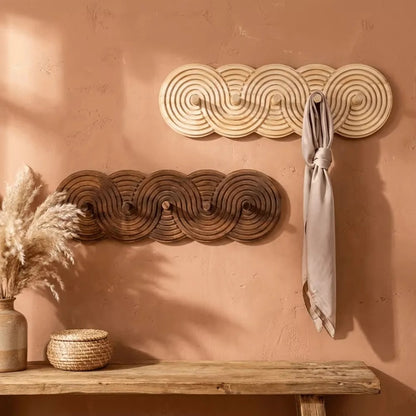 Porte-manteau mural en bois design avec cinq patères