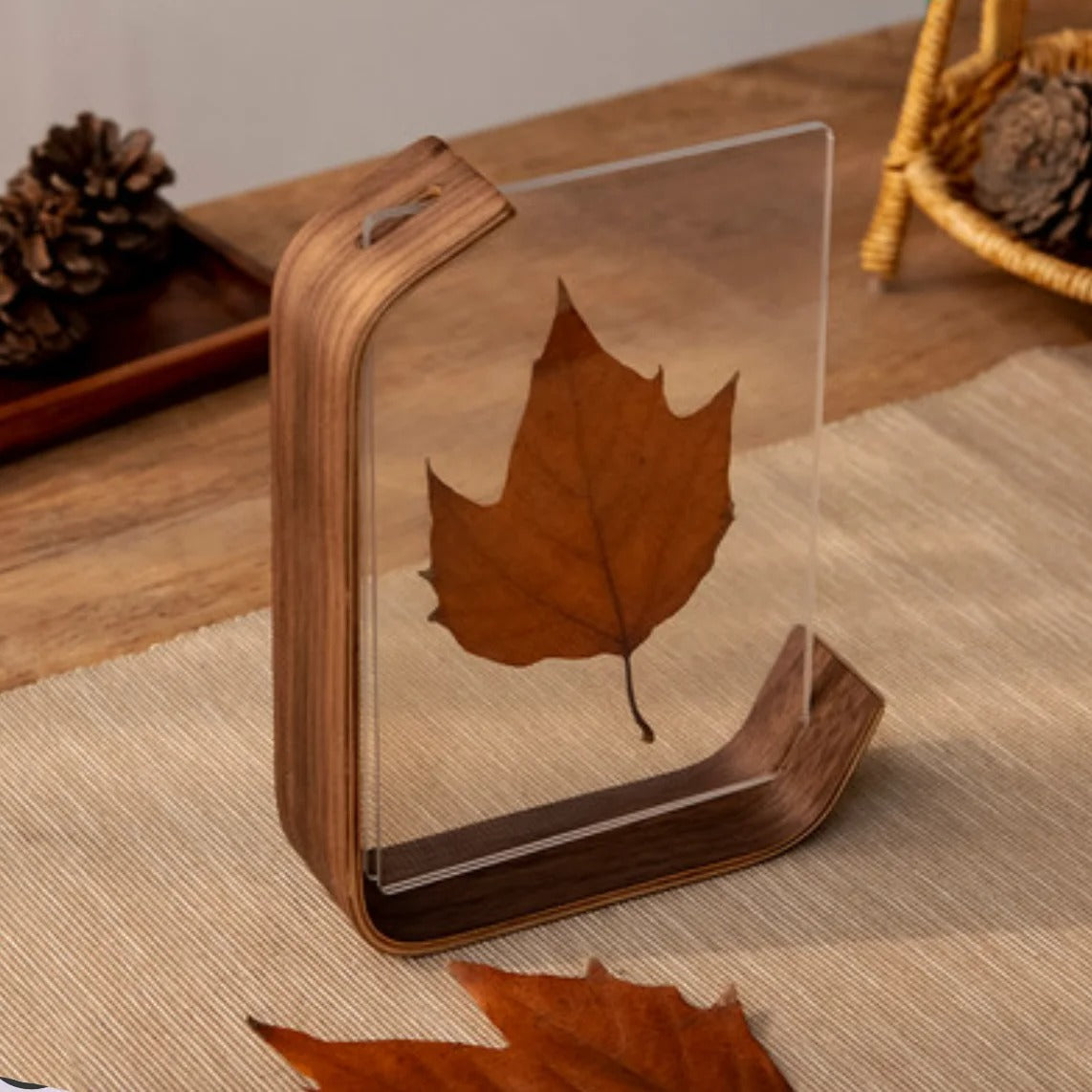 Support photo transparent en acrylique avec structure en bois