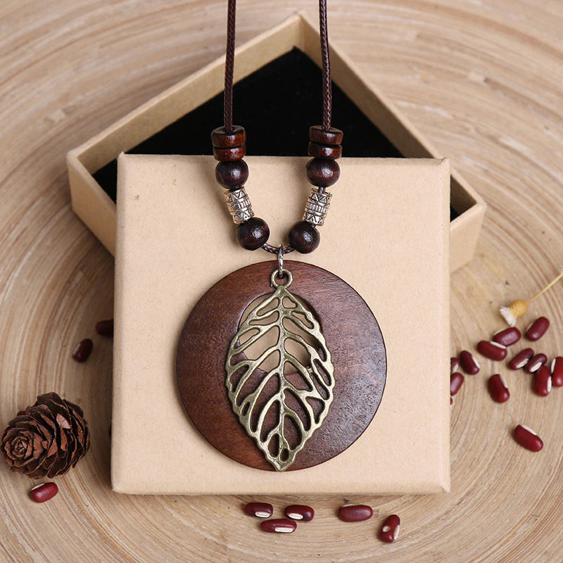 Collier pendentif bois femme feuille bijoux été cadeau chic décontracté élégant beauté mode anneau bohème ethnique style vacances cadeau écologie environnement renouvelable responsable - lebois-eco.com